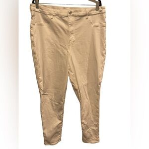 American Eagle AE Next Level Stretch White Cropped Jeans Plus Size 20